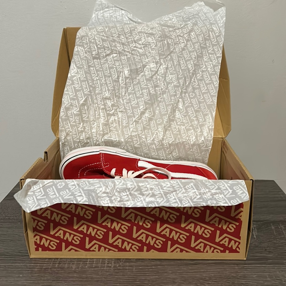 These are vans Sk8-Hi.